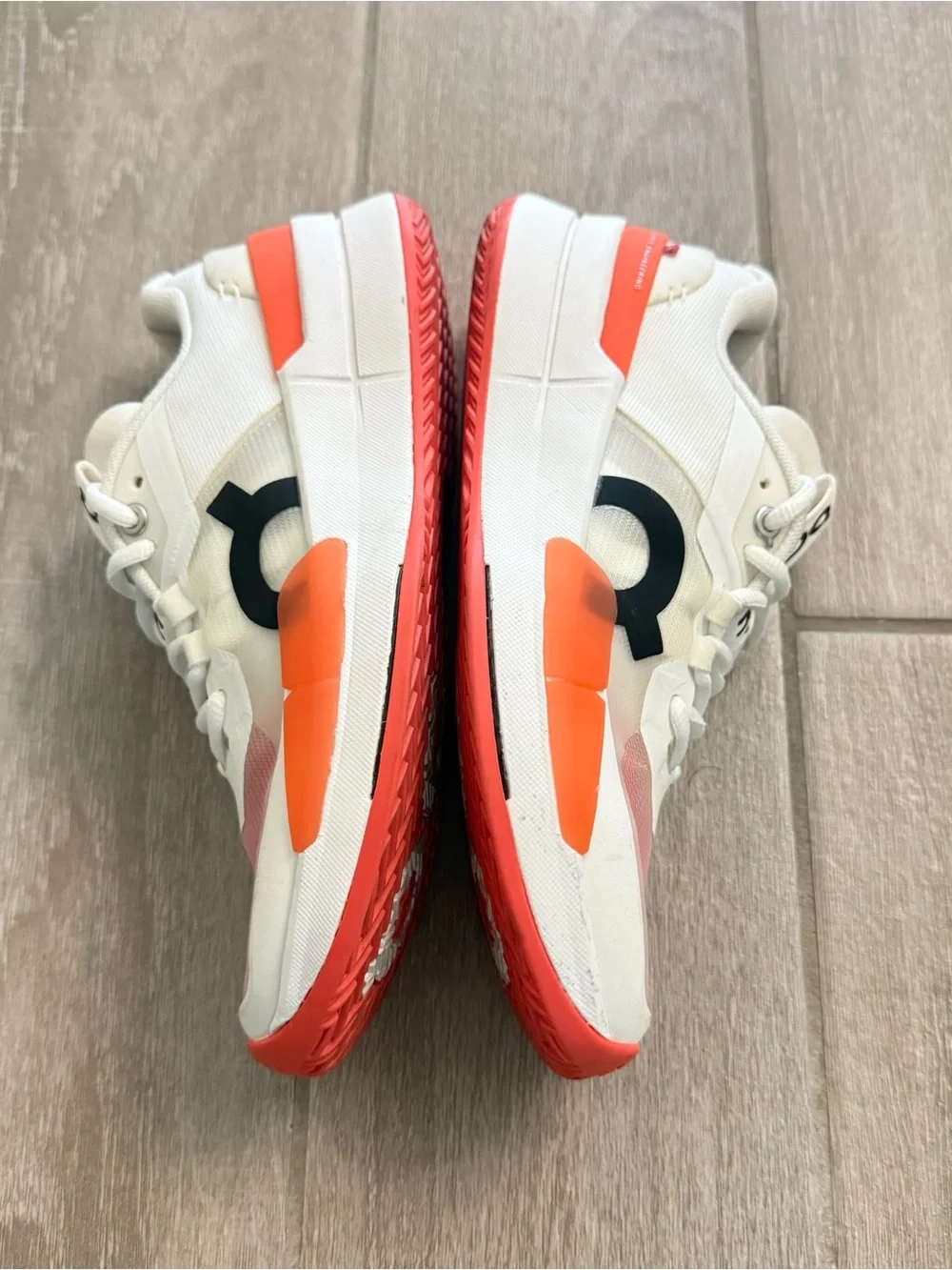 On the Roger Pro 2 Women's White Orange Women’s Size 7 Good Condition
